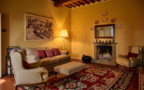 Villa Marliana: Møbel, Indretning, Gulvbelægning, Væg, Etage, Værelse, Couch, Træ, Stue, Loft