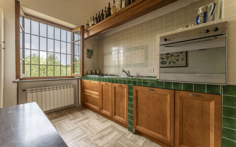 Casa Di Luca, Pool, Castelnuovo Berardenga: Cabinetry, Countertop, Ejendom, Møbel, Bygning, Køkken, Træ, Hus, Indretning, Vindue