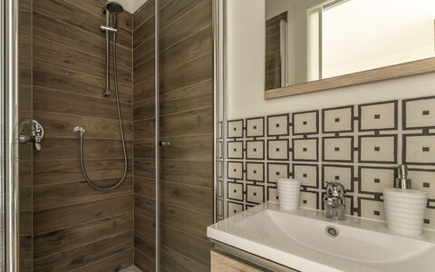 Casa Di Luca, Pool, Castelnuovo Berardenga: Sanitærarmatur, Håndvask, Tap, Badeværelse, Bygning, Belysning, Arkitektur, Indretning, Væg