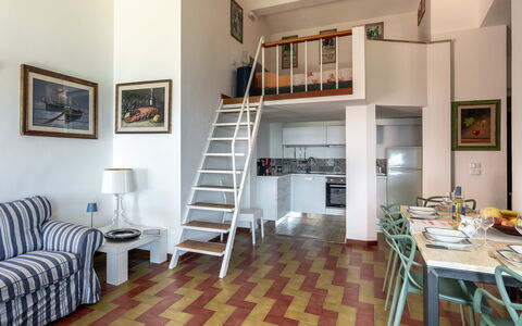 Argentarola House, Porto Santo Stefano, Seaview An: Møbel, Billedramme, Bord, Træ, Bygning, Stol, Gulvbelægning, Arkitektur, Etage, Stue