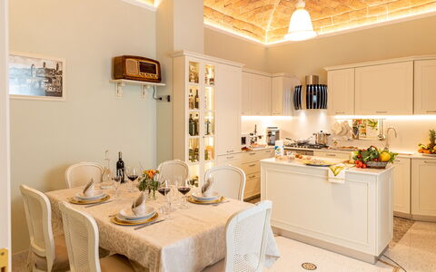 Charming Apartment Cartoni - Città Della Pieve, Um: Møbel, Bord, Ejendom, Cabinetry, Stol, Indretning, Belysning, Countertop, Etage, Bordservice