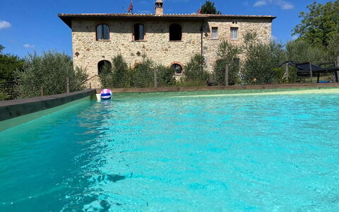 Alice - Podere Ribatti - Casole D'elsa, Toscana: Vand, Bygning, Himmel, Plante, Svømmepøl, Natur, Træ, Fritid, Hus, Sky