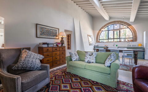 Alice - Podere Ribatti - Casole D'elsa, Toscana: Møbel, Billedramme, Ejendom, Couch, Vindue, Indretning, Bygning, Etage, Væg, Stue