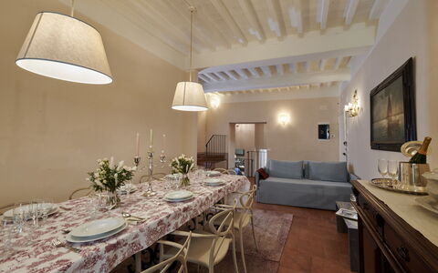 Casa Ada e Sabo: Bord, Ejendom, Møbel, Billedramme, Bygning, Indretning, Dekoration, Stol, Belysning, Træ