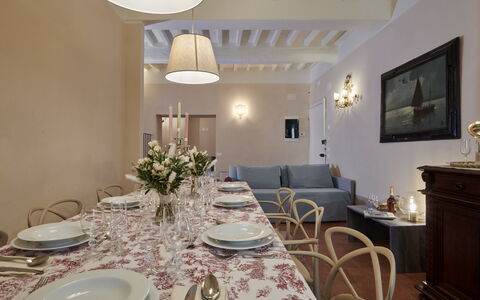 Casa Ada e Sabo: Bord, Ejendom, Billedramme, Bordservice, Dekoration, Indretning, Belysning, Plante, Bygning, Tallerkner