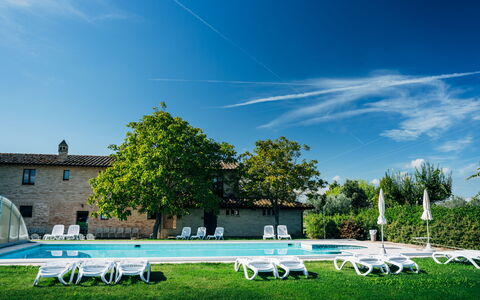 Villa Assisi: Himmel, Sky, Plante, Træ, Udendørs Møbler, Skygge, Stol, Græs, Naturlige Landskab, Bygning