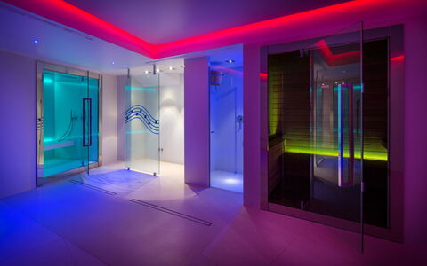 Villa Assisi: Bygning, Purple, Dør, Hus, Indretning, Arkitektur, Violet, Vindue, Gulvbelægning