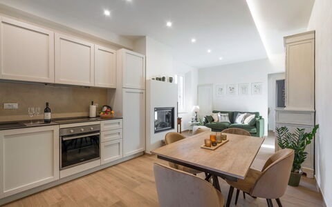 Il Nespolo Charming Apartment Fonterutoli - Siena,: Cabinetry, Møbel, Countertop, Bord, Træ, Køkken Apparat, Komfur, Køkken, Stol, Indretning