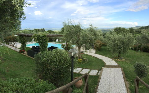 Villa Le Ripe - Gambassi Terme, Toscana: Plante, Sky, Himmel, Plantesamfund, Naturlige Landskab, Land Lot, Træ, Busk, Landskab, Bunddække