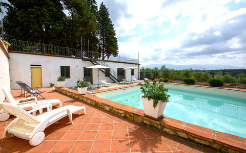 Villa Badiuzza: Vand, Plante, Himmel, Sky, Svømmepøl, Vindue, Azure, Bygning, Træ, Udendørs Møbler