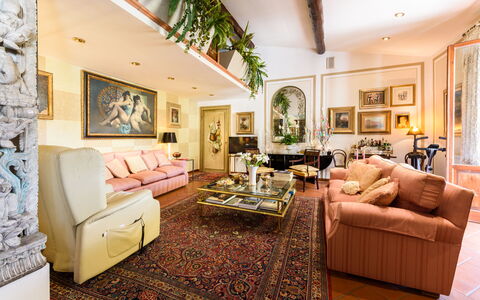 Residenza Del Desco: Møbel, Billedramme, Ejendom, Couch, Plante, Komfort, Dekoration, Indretning, Etage, Gulvbelægning