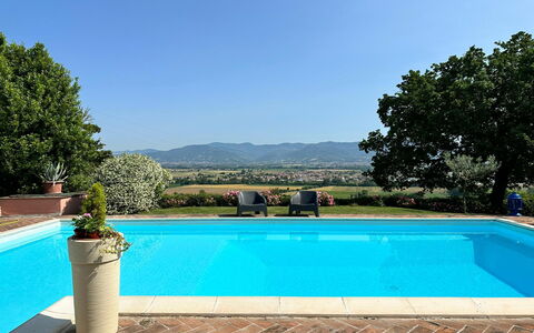 Villa Carsuga: Vand, Plante, Ejendom, Himmel, Svømmepøl, Blå, Azure, Botanik, Træ, Blomsterkrukke