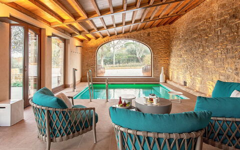 Villa Bartolomeo: Møbel, Bord, Grøn, Azure, Træ, Indretning, Vindue, Stol, Etage, Gulvbelægning