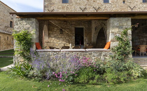 Villa Della Regina: Plante, Blomst, Bygning, Ejendom, Vindue, Land Lot, Hus, Sommerhus, Stol, Græs