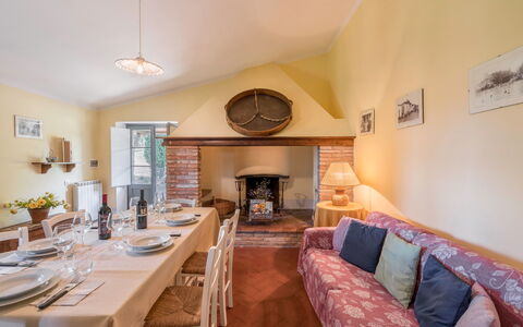 Orcia Panoramic View With Pool: Bord, Ejendom, Møbel, Couch, Billedramme, Stol, Belysning, Indretning, Træ, Bordservice