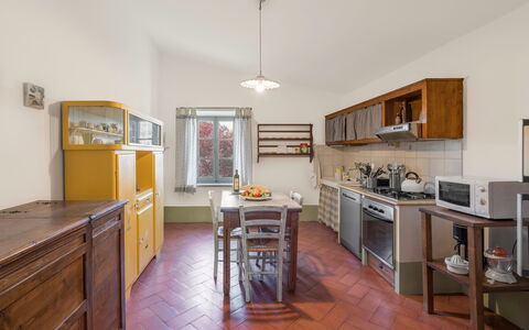 Orcia Panoramic View With Pool: Cabinetry, Ejendom, Møbel, Countertop, Bord, Køkken, Træ, Indretning, Skuffe, Gulvbelægning