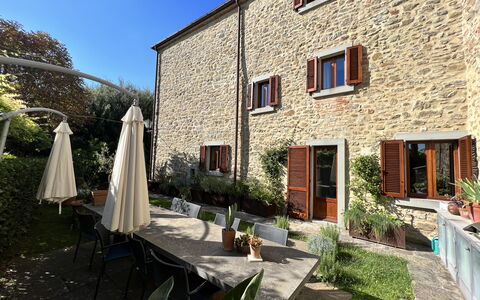 The Architects House: Plante, Ejendom, Vindue, Bygning, Himmel, Stol, Sommerhus, Blomsterkrukke, Boligområde, Græs