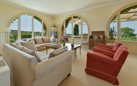 Villa Bagnoli: Møbel, Couch, Ejendom, Bord, Plante, Komfort, Studio Couch, Indretning, Stue, Bygning