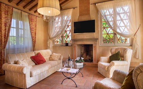 Le Vigne 4: Brun, Møbel, Ejendom, Couch, Træ, Indretning, Belysning, Stue, Vindue, Komfort