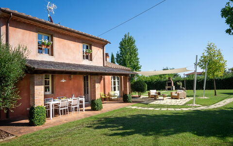 Le Vigne 4: Plante, Himmel, Bygning, Ejendom, Vindue, Træ, Hus, Land Lot, Dør, Græs