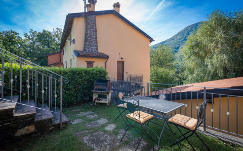 La Vecchia Fornace La Piastra Apartments - Abetone: Himmel, Sky, Ejendom, Bygning, Plante, Træ, Træ, Vindue, Sommerhus, Hus