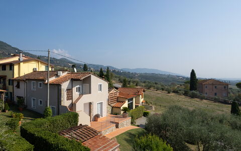Casa Mimy: Himmel, Bygning, Ejendom, Vindue, Plante, Hus, Træ, Urban Design, Boligområde