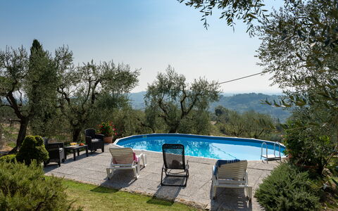 Casa Mimy: Vand, Himmel, Plante, Svømmepøl, Træ, Udendørs Møbler, Skygge, Fritid, Ejendom, Landskab