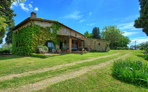 Maggiano: Sky, Plante, Himmel, Bygning, Ejendom, Vindue, Træ, Hus, Naturlige Landskab, Land Lot