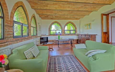 Maggiano: Couch, Møbel, Ejendom, Bord, Grøn, Vindue, Billedramme, Stue, Plante, Indretning