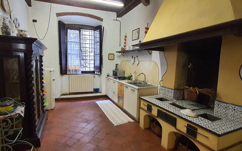 La Colonna: Cabinetry, Countertop, Vindue, Gaskomfur, Håndvask, Komfur, Indretning, Cooktop, Køkken, Træ