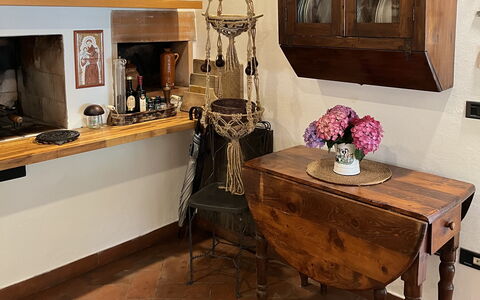 Molin Barletta, Private Pool, Nature - Marliana, T: Møbel, Indretning, Træ, Gulvbelægning, Etage, Belysning, Værelse, Bejdse, Køkken, Reoler