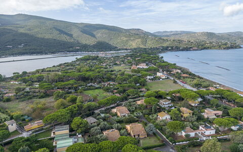 Giannella Beach Residence Apartment - Giannella, G: Vand, Himmel, Sky, Vandressourcer, Bygning, Bjerg, Coastal Og Oceaniske Landskabsformer, Sø, Urban Design, Træ