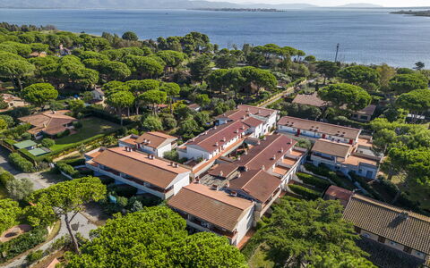 Giannella Beach Residence Apartment - Giannella, G: Vand, Ejendom, Himmel, Træ, Bygning, Vegetationen, Land Lot, Urban Design, Træ, Sommerhus