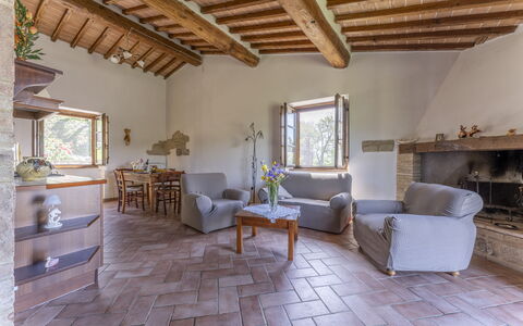 Podere Marcigliana - Radicondoli: Møbel, Bygning, Træ, Indretning, Gulvbelægning, Etage, Stue, Bjælke, Hårdttræ, Ejendom