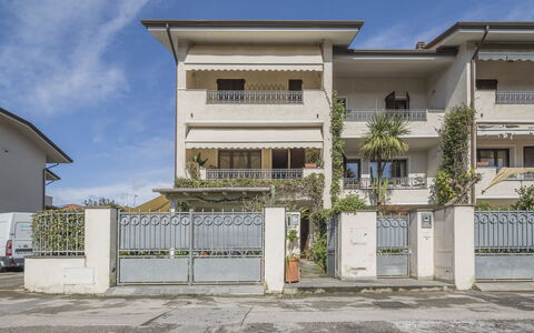 La Bouganville, Forte Dei Marmi, Private Garden, W: Boligområde, Kvarter, Lejlighed, Hjem, Menneskelig Bosættelse, Urban Design, Altan, Forstad, Ejerlejlighed, Indkørsel