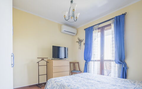 La Bouganville, Forte Dei Marmi, Private Garden, W: Blå, Møbel, Indretning, Træ, Etage, Soveværelse, Gulvbelægning, Værelse, Seng, Loft