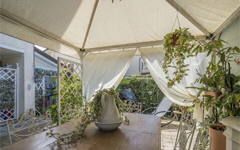 La Bouganville, Forte Dei Marmi, Private Garden, W: Blomsterkrukke, Skygge, Udendørs Struktur, Stol, Have, Stueplante, Udendørs Møbler, Gårdhave, Gårdsplads, Gård