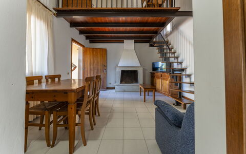 Argentario Giannella Apartment- Orbetello, Toscana: Ejendom, Møbel, Bord, Bygning, Træ, Stol, Indretning, Etage, Gulvbelægning, Ejendom