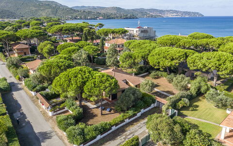 Giannella Apartment - Orbetello, Toscana: Plante, Vand, Ejendom, Himmel, Natur, Træ, Sky, Vegetationen, Land Lot, Urban Design