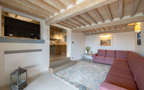 Villa Luana: Ejendom, Couch, Komfort, Stue, Arkitektur, Træ, Indretning, Gulvbelægning, Etage, Væg