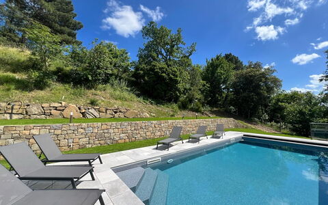 Villa Luana: Svømmepøl, Have, Landscaping, Skygge, Udendørs Møbler, Flise, Backyard, Water Feature, Liggestol