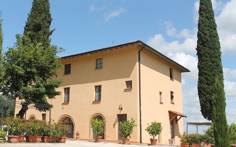 Villa Le Ripe Apartments - Gambassi Terme, Toscana: Plante, Sky, Himmel, Bygning, Ejendom, Vindue, Træ, Land Lot, Hus