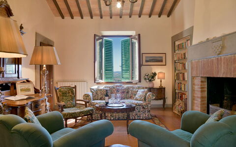 Torre Di Montelopio: Bord, Møbel, Billedramme, Ejendom, Couch, Stol, Belysning, Arkitektur, Træ, Indretning