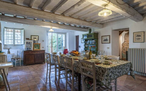 La Casa Dei Limoni, Camaiore, Pet Friendly, Wifi: Bord, Møbel, Vindue, Træ, Bygning, Billedramme, Indretning, Etage, Stol, Ejendom