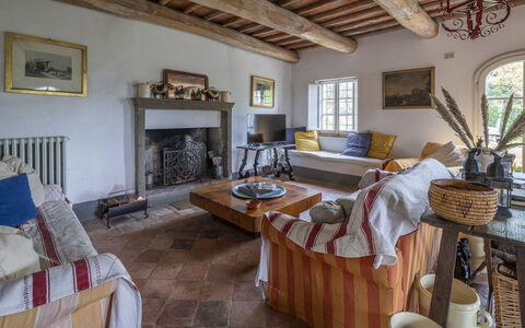 La Casa Dei Limoni, Camaiore, Pet Friendly, Wifi: Møbel, Væg, Træ, Gulvbelægning, Indretning, Stol, Hjem, Stue, Couch, Bord