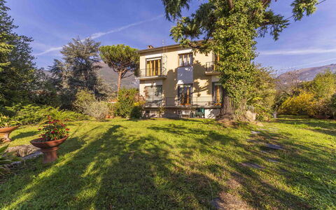 Casa Vacanza Mais - Camaiore, Toscana: Plante, Himmel, Sky, Ejendom, Vindue, Bygning, Naturlige Landskab, Træ, Land Lot, Hus