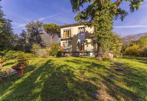 Casa Vacanza Mais - Camaiore, Toscana: Plante, Himmel, Sky, Ejendom, Vindue, Bygning, Naturlige Landskab, Træ, Land Lot, Hus