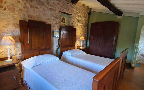 Borgo Bucatra Tramonto: Ejendom, Møbel, Komfort, Træ, Bed Frame, Seng, Indretning, Ejendom, Hårdttræ, Soveværelse