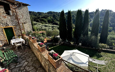 Borgo Bucatra Tramonto: Plante, Himmel, Vindue, Bygning, Stol, Træ, Biome, Udendørs Møbler, Landskab, Ejendom