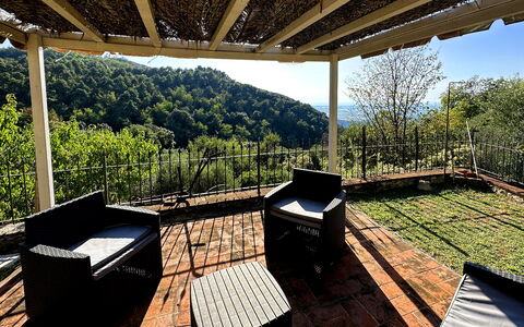 Borgo Bucatra Tramonto: Plante, Ejendom, Bygning, Himmel, Skygge, Træ, Botanik, Veranda, Indretning, Træ